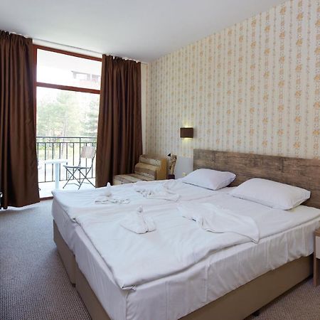 Hotel Lira Pantai Sunny Bagian luar foto