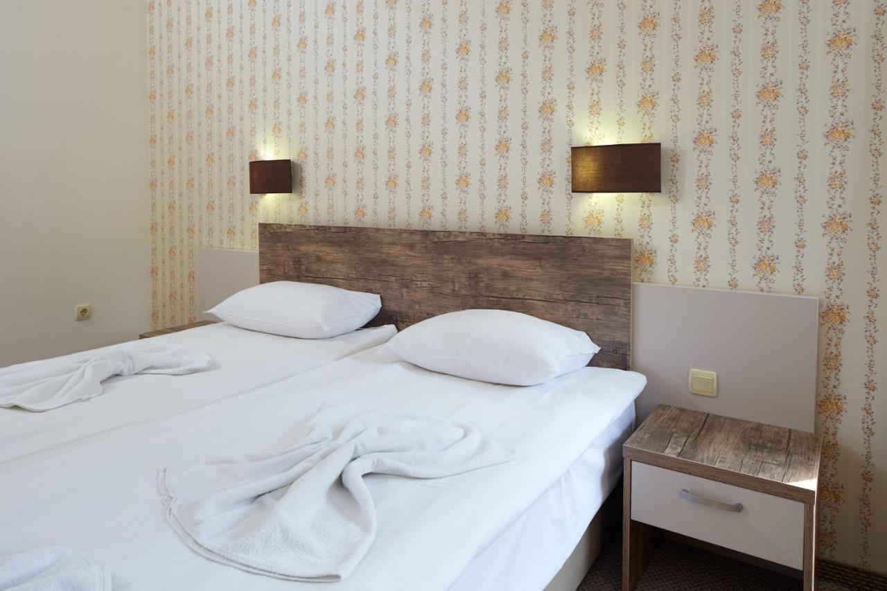 Hotel Lira Pantai Sunny Bagian luar foto