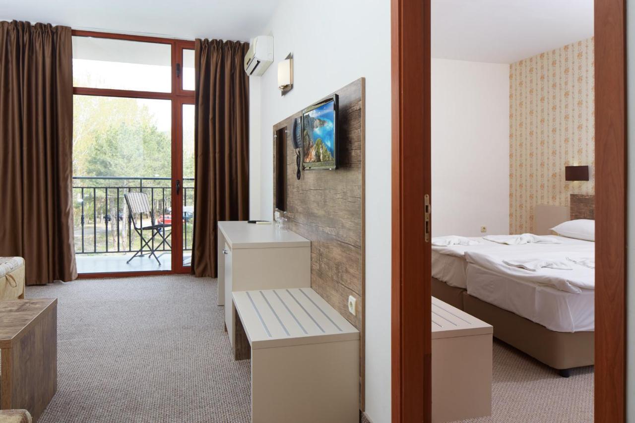 Hotel Lira Pantai Sunny Bagian luar foto