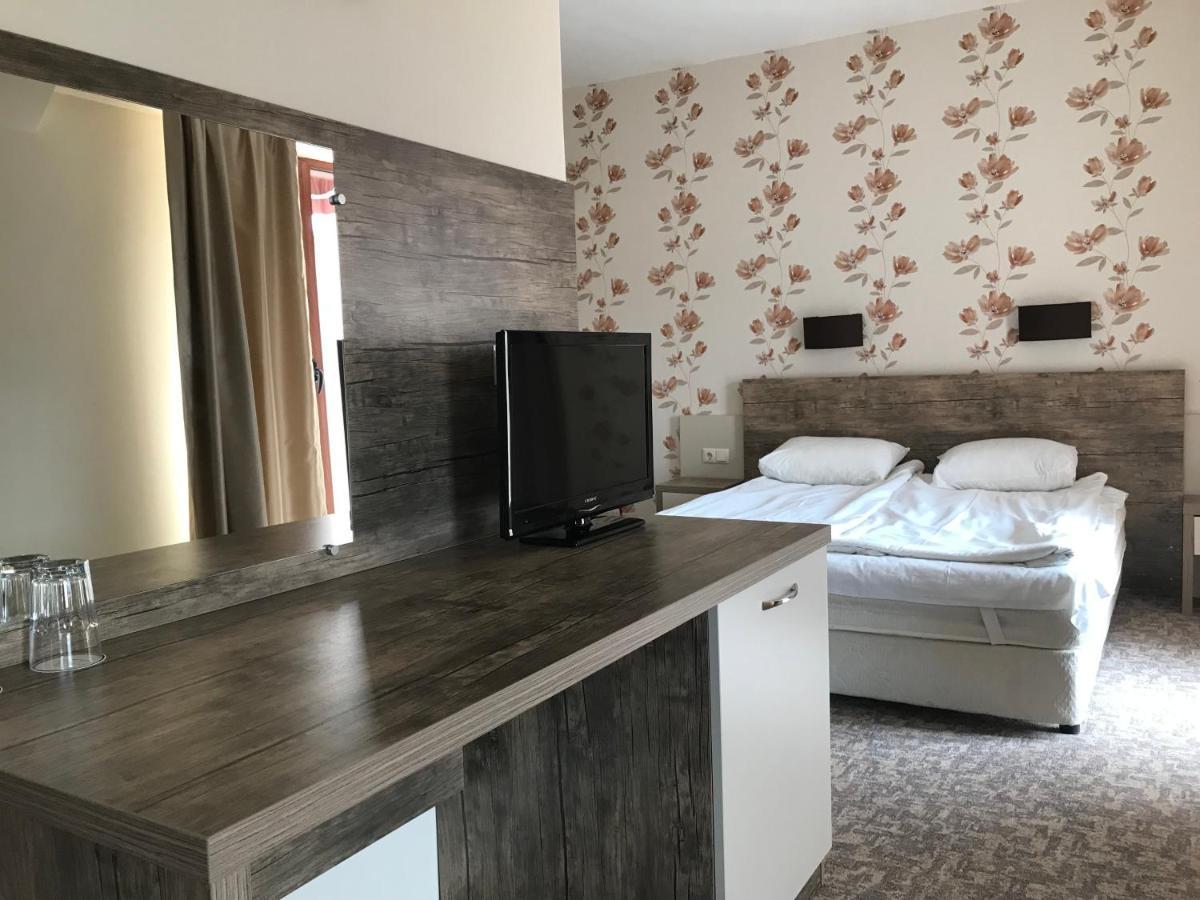 Hotel Lira Pantai Sunny Bagian luar foto