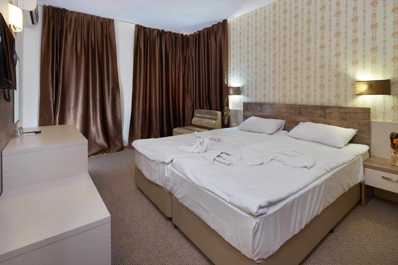 Hotel Lira Pantai Sunny Bagian luar foto
