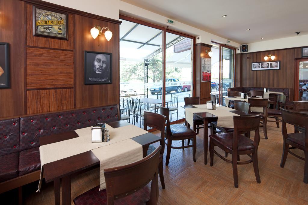 Hotel Lira Pantai Sunny Bagian luar foto
