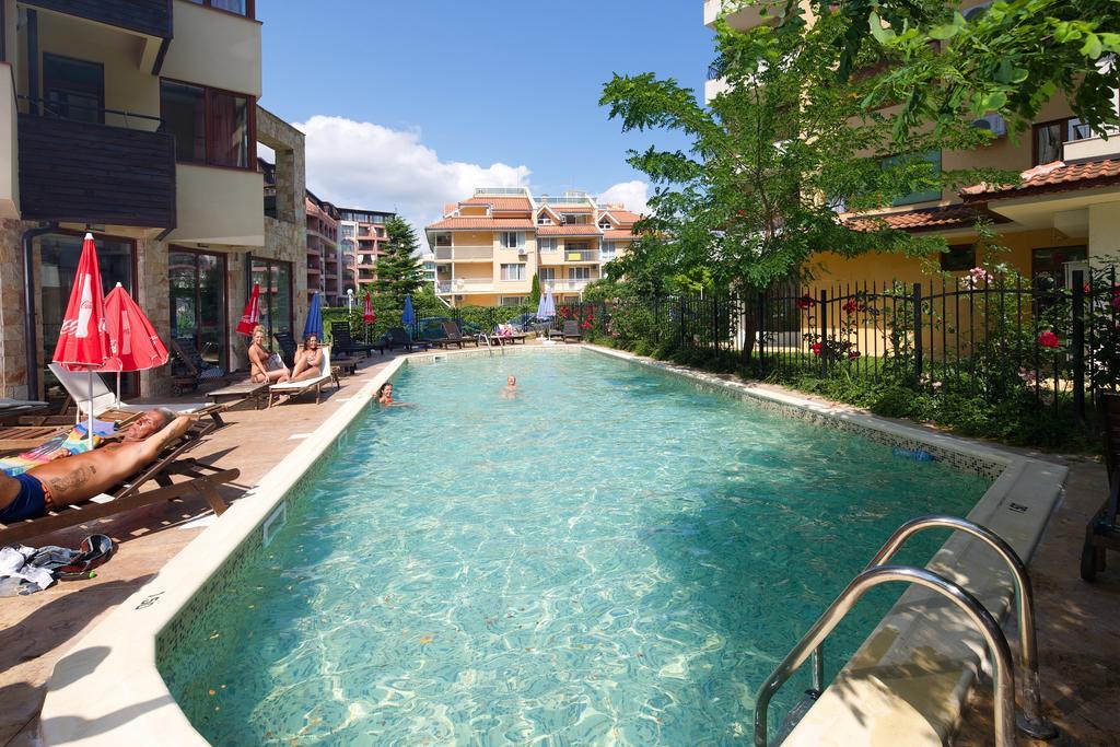Hotel Lira Pantai Sunny Bagian luar foto